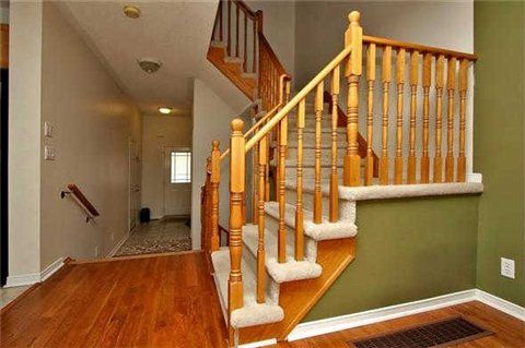 21 Marshview Ave, Aurora, L4G7W2 | Image 3