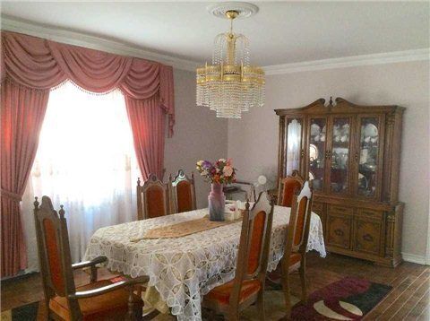 11 Horizon Crt, Richmond Hill, L4B3G1 | Image 3