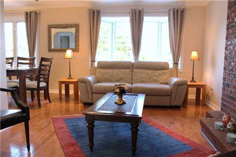 405 Taylor Mills Dr N, Richmond Hill, L4C2V1 | Image 2