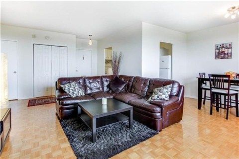 606 - 67 Richmond St, Richmond Hill, L4C3Y3 | Image 2