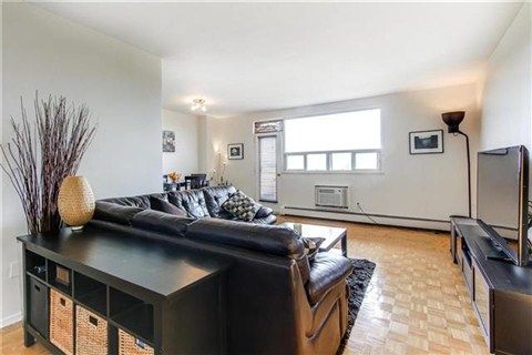 606 - 67 Richmond St, Richmond Hill, L4C3Y3 | Image 3