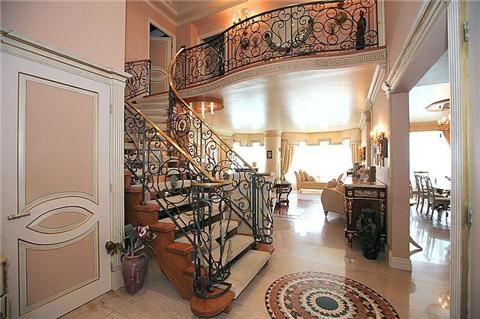 Ph9 - 7300 Yonge St, Vaughan, L4J7Y5 | Image 2