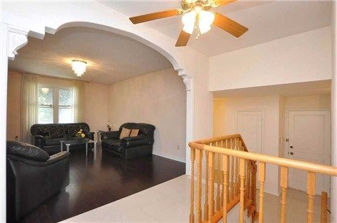 16 Milne Lane, Markham, L3P1C7 | Image 3