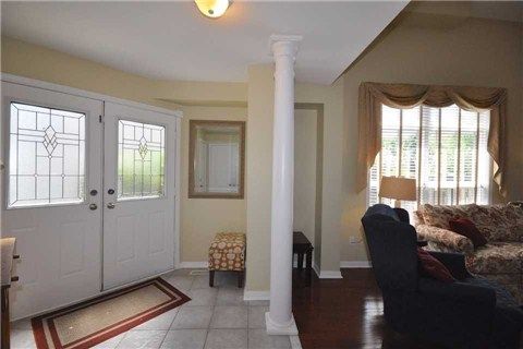 161 Mainprize Cres, East Gwillimbury, L0G1M0 | Image 2