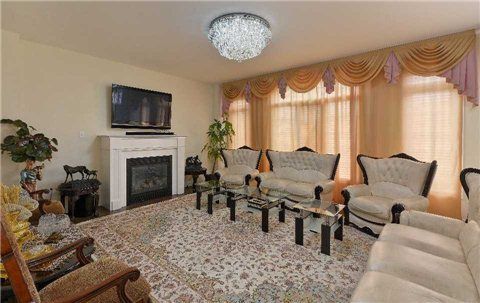 72 Headwater Cres, Richmond Hill, L4C0T2 | Image 3