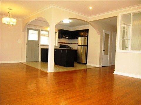 308 Skopit Rd, Richmond Hill, L4C 2Y8 | Image 3