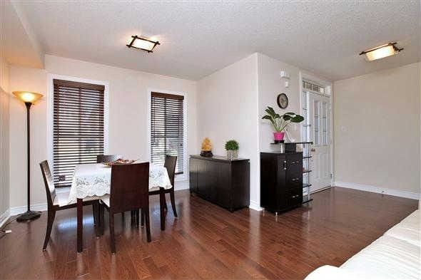 19 Earnshaw Dr, Markham, L6C0E4 | Image 2