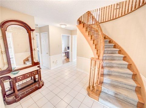 691 Shanahan Blvd, Newmarket, L3X1P8 | Image 2