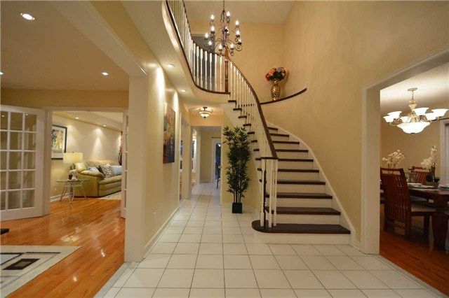 81 Bilbermar Dr, Richmond Hill, L4S1B9 | Image 2