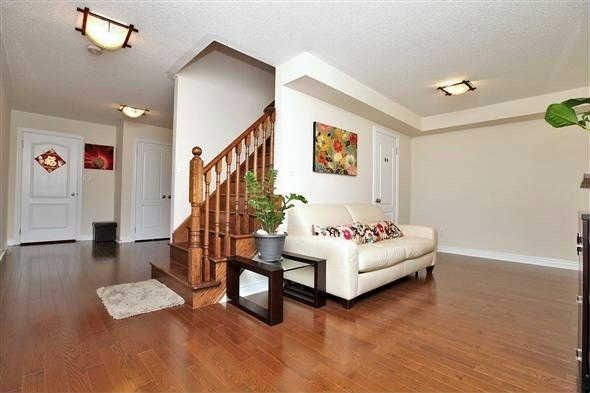 19 Earnshaw Dr, Markham, L6C0E4 | Image 3