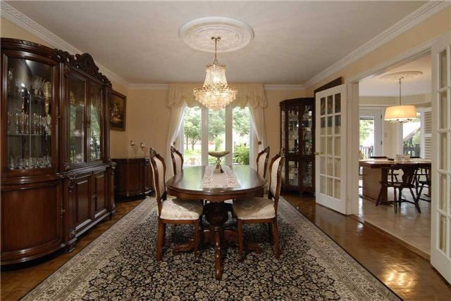 11 Wendover Crt, Richmond Hill, L4B3G4 | Image 2