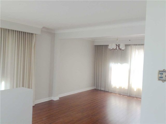 90 Rockport Cres, Richmond Hill, L4C2L8 | Image 3