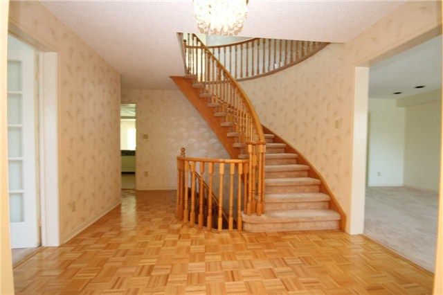 119 Fern Valley Cres, Richmond Hill, L4E2K3 | Image 2