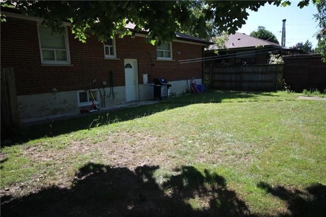 36 Sussex Ave, Richmond Hill, L4C2E6 | Image 2