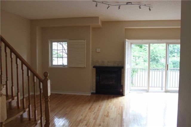 289 - 23 Observatory Lane E, Richmond Hill, L4C0M7 | Image 2