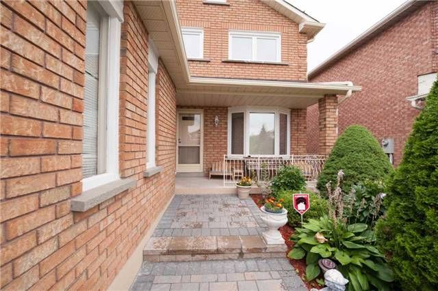 27 Via Nova Dr, Vaughan, L4L7P9 | Image 2