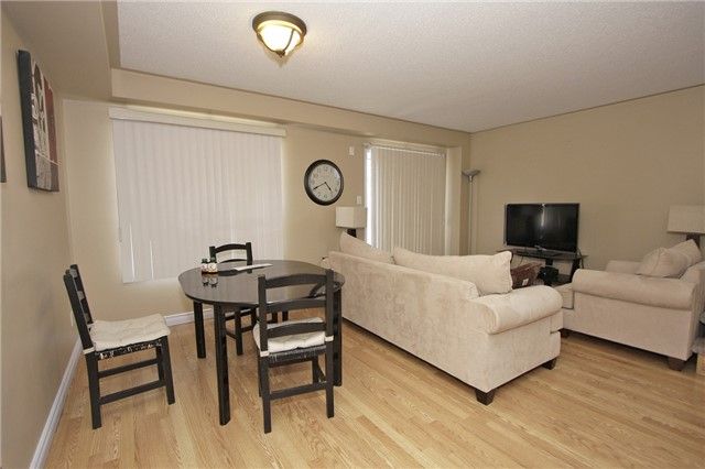 19 Bowler St, Aurora, L467J2 | Image 2