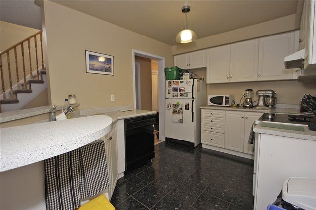 19 Bowler St, Aurora, L467J2 | Image 3