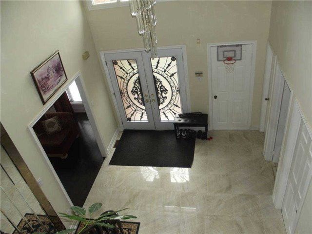 19 Delancey Cres, Markham, L3P7C9 | Image 2