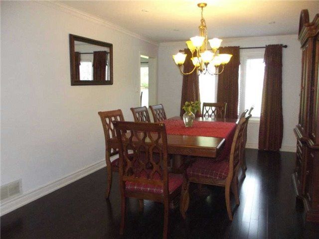 19 Delancey Cres, Markham, L3P7C9 | Image 3