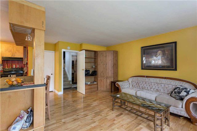 24 Gentry Cres, Richmond Hill, L4C2G9 | Image 3