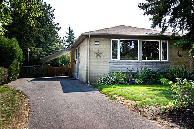 31 Patrick Dr, Aurora, L4G2A6 | Image 2