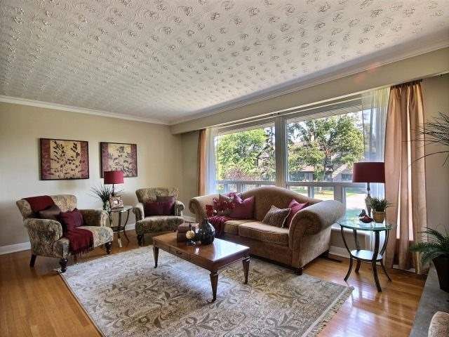 54 Leisure Lane, Richmond Hill, L4C4X1 | Image 2