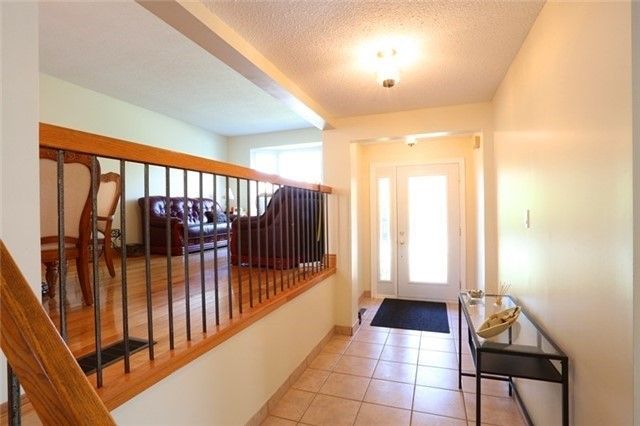 271 Weldrick Rd W, Richmond Hill, L4C5P2 | Image 3