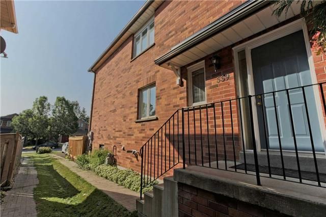 559 Walpole Cres, Newmarket, L3X2B2 | Image 2