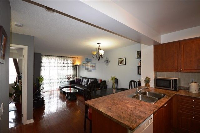 602 - 310 Red Maple Rd, Richmond Hill, L4C0T7 | Image 3