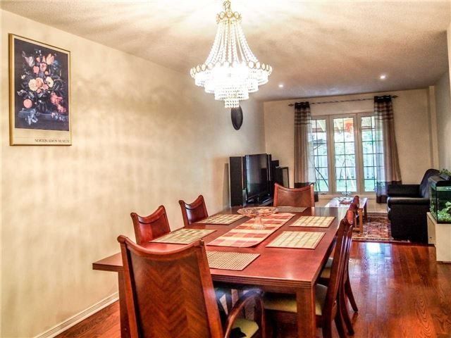 81 Stirling Cres, Markham, L3R7J8 | Image 3