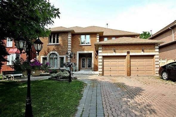 11 Horizon Crt, Richmond Hill, L4B3G1 | Image 2