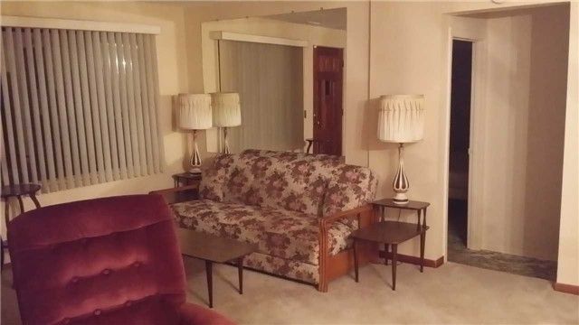 39 Windsor Dr, Whitchurch-Stouffville, L4A7X3 | Image 2