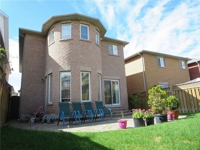 34 Inverhuron St, Richmond Hill, L4E4H2 | Image 3