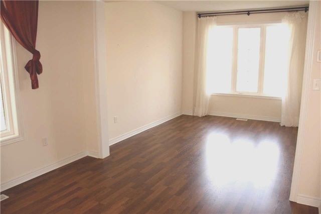 31 Ames Cres, Aurora, L4G0C3 | Image 2