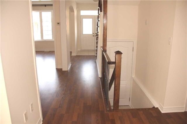 31 Ames Cres, Aurora, L4G0C3 | Image 3