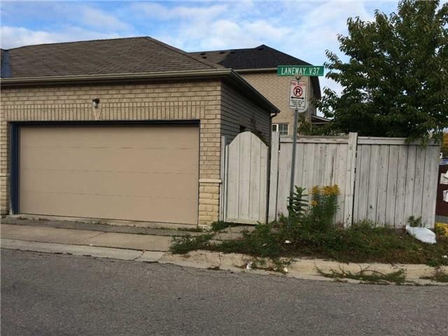 2 Castle Park Blvd, Vaughan, L4H1M5 | Image 2