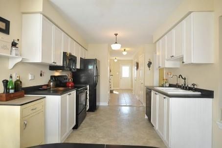 70 Reddenhurst Cres, Georgina, L4P4G3 | Image 3