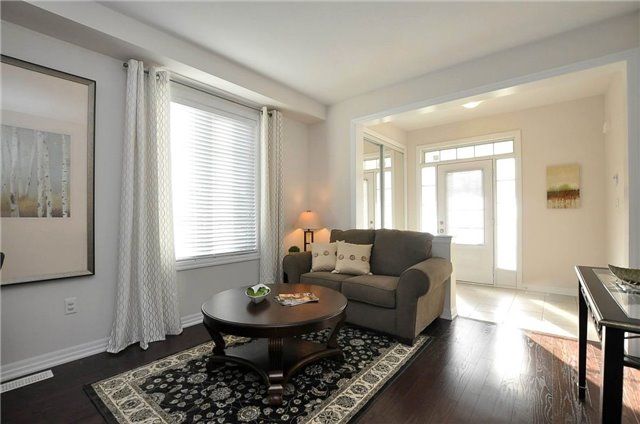 88 Buckle Cres, Aurora, L4G 0T4 | Image 2