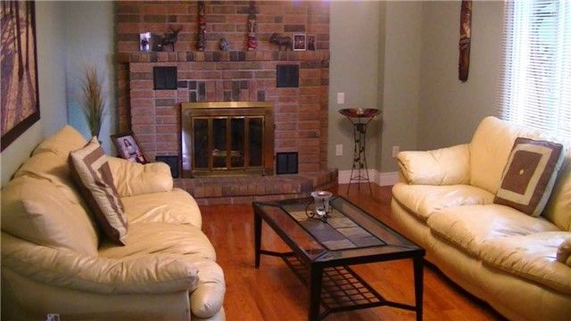 178 Waratah Ave, Newmarket, L3Y6R4 | Image 2