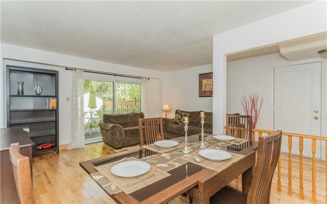 122 Tamarack Dr, Markham, L3T4X4 | Image 2