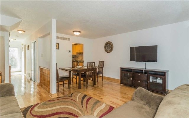 122 Tamarack Dr, Markham, L3T4X4 | Image 3