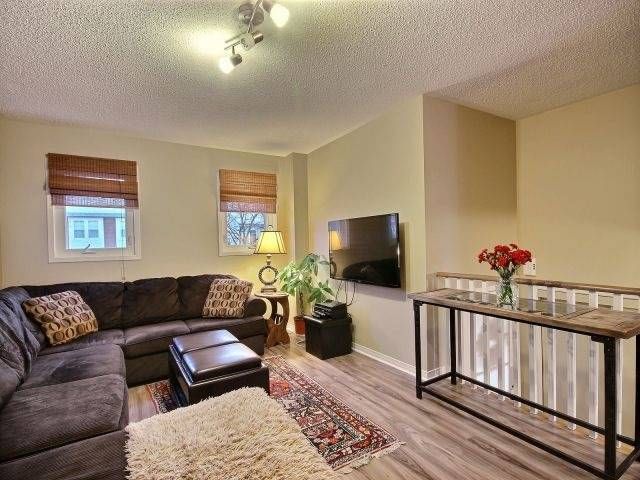 32 Mugford Rd, Aurora, L4G7H5 | Image 3