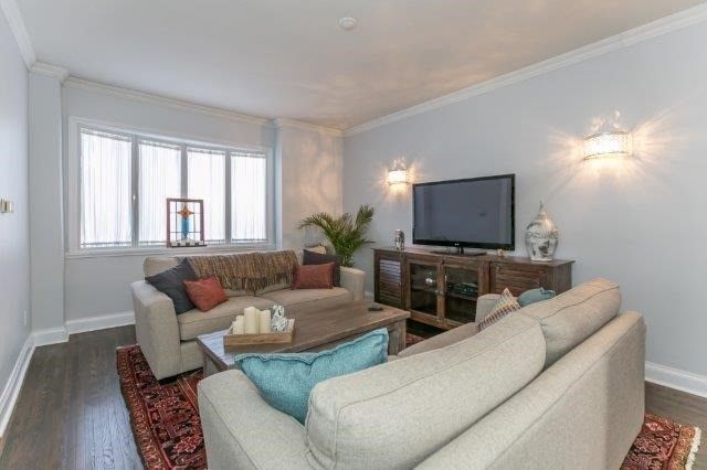 416 Simcoe St, Newmarket, L3Y2M3 | Image 2