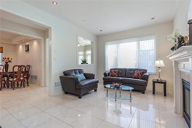 21 Berger Ave, Markham, L6B0B6 | Image 2