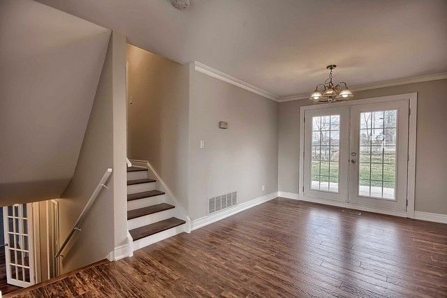 41 Hamilton Dr, Newmarket, L3Y3E7 | Image 3