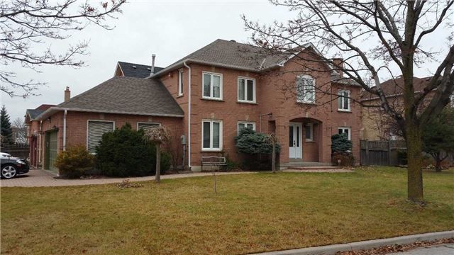 109 Samantha Circ, Richmond Hill, L4B2S1 | Image 2