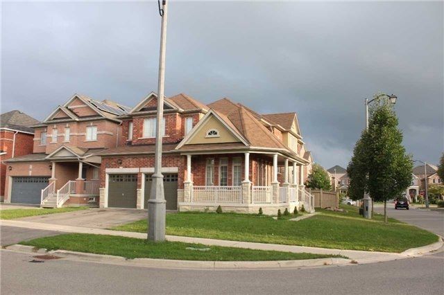 17 Delattaye Ave, Aurora, L4G7T8 | Image 2