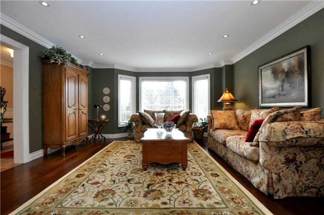 725 Exceller Circ, Newmarket, L3X1P4 | Image 3