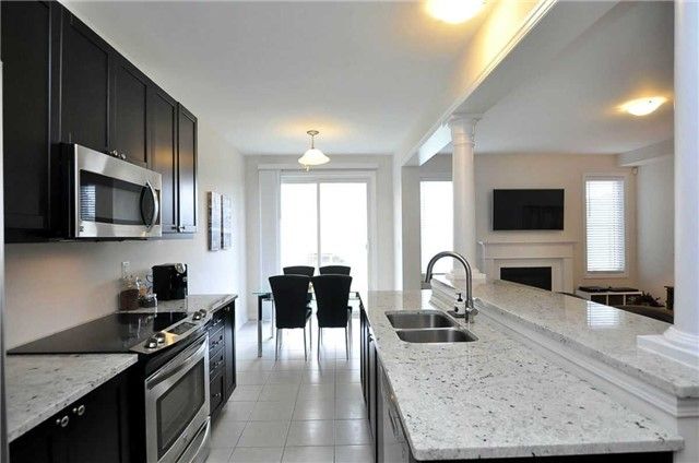 88 Buckle Cres, Aurora, L4G 0T4 | Image 3